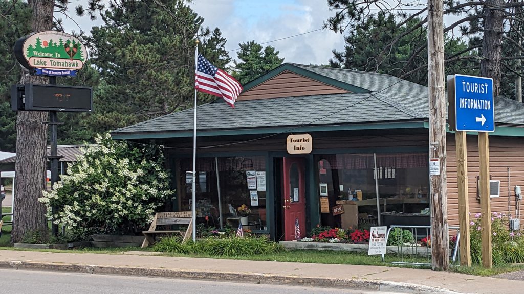 lake-tomahawk-visitor-center-001